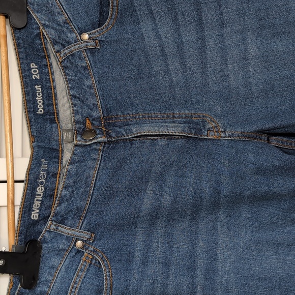 Avenue Denim Santa Fe Boot Cut Classic bootleg silhouette Size 20 Petite - Picture 2 of 7